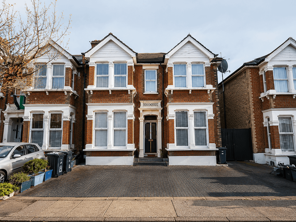 Property photo 3 of 9 4d686B95-01F3-4Cf6-B5ee-A9F59ee860Eb