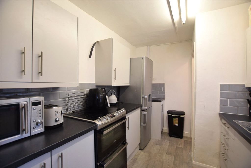 Property photo 3 of 6 Kitchen
