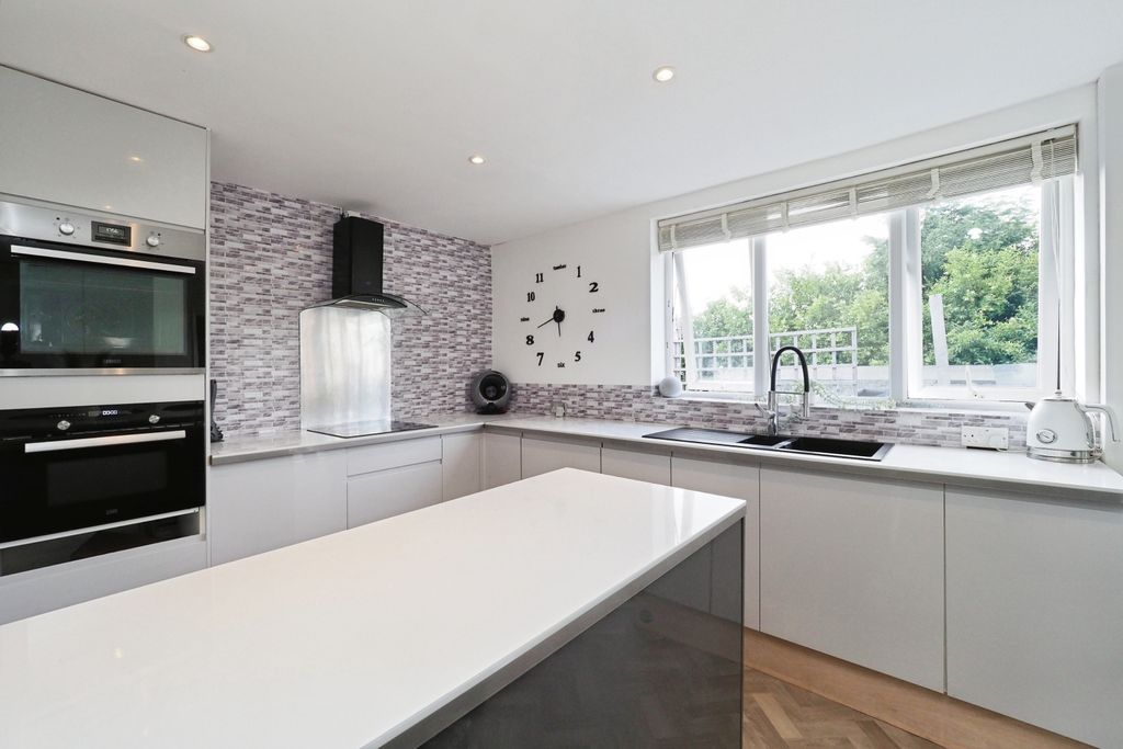 Property photo 1 of 18 Onp80785