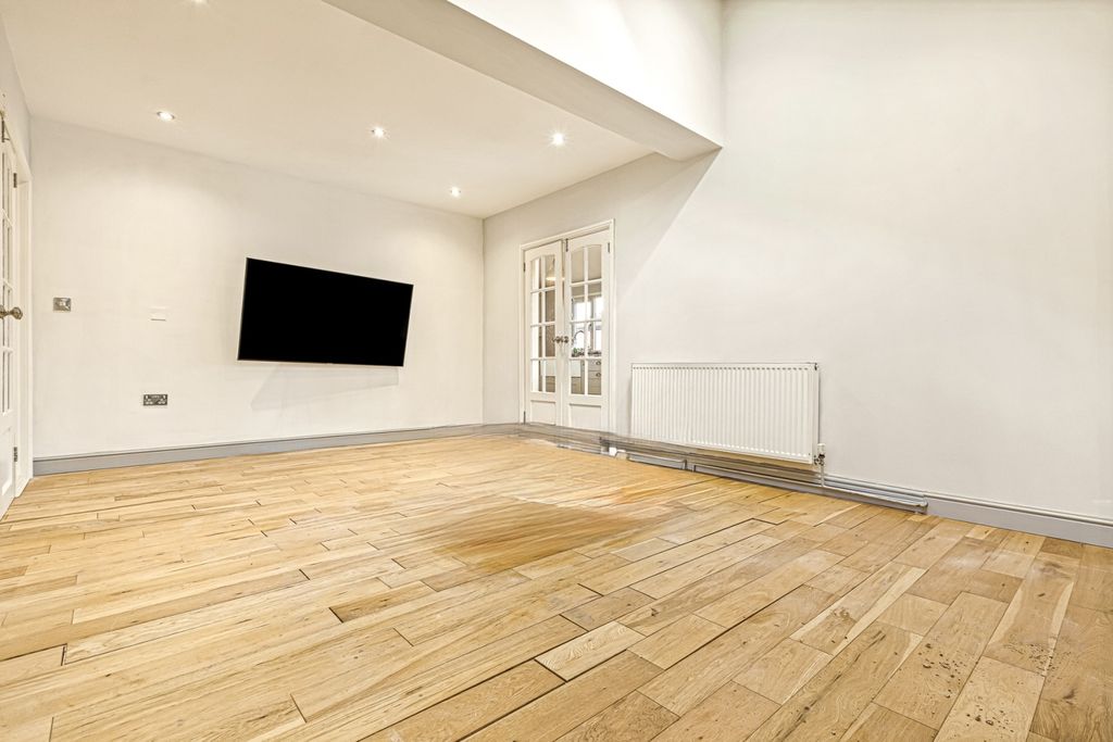 Property photo 3 of 21 Formal Lounge