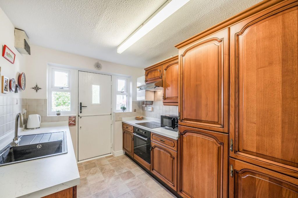 Property photo 3 of 16 Kitchen 1.Jpg