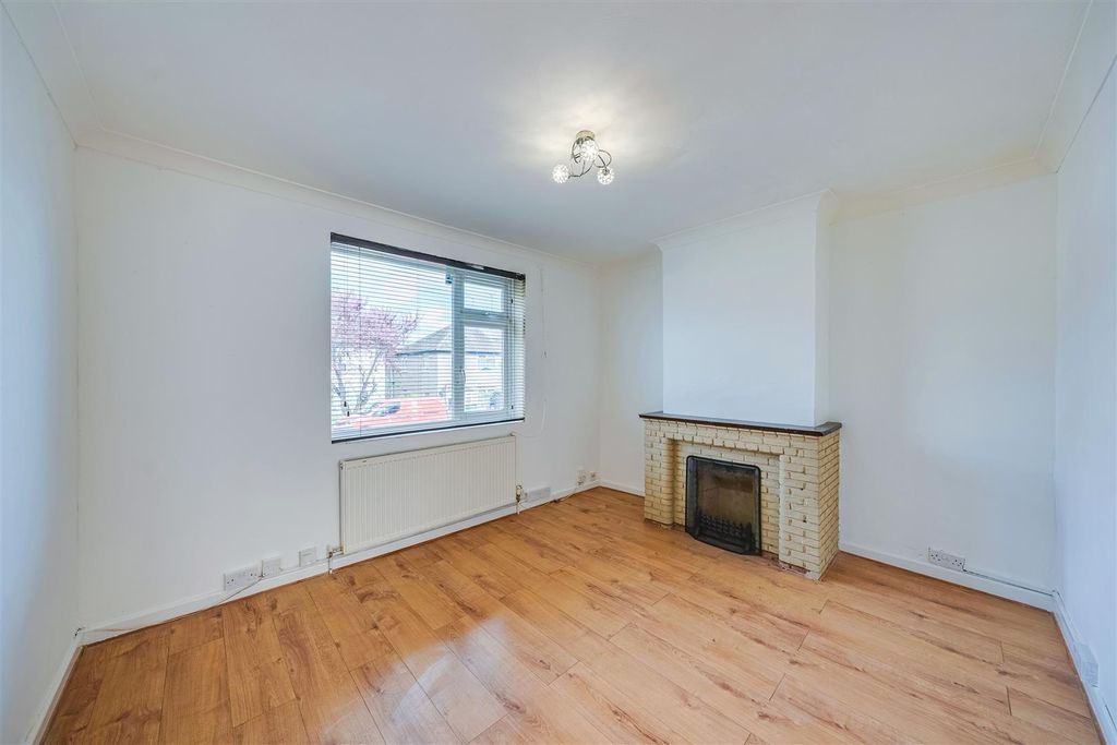 Property photo 3 of 19 Lounge