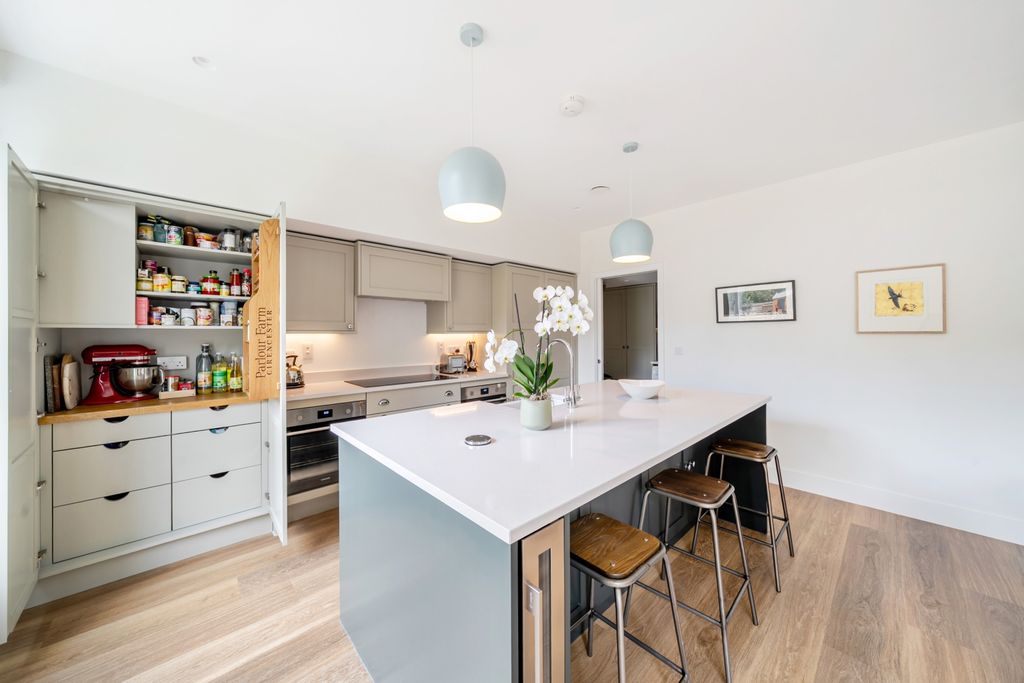 Property photo 3 of 14 1336356-1-689Dac3673F39