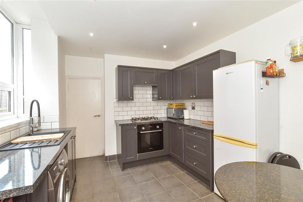 Property photo 2 of 6 Kitchen