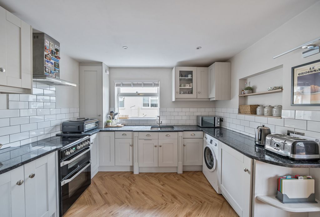 Property photo 3 of 17 1393795-6-6968B82...