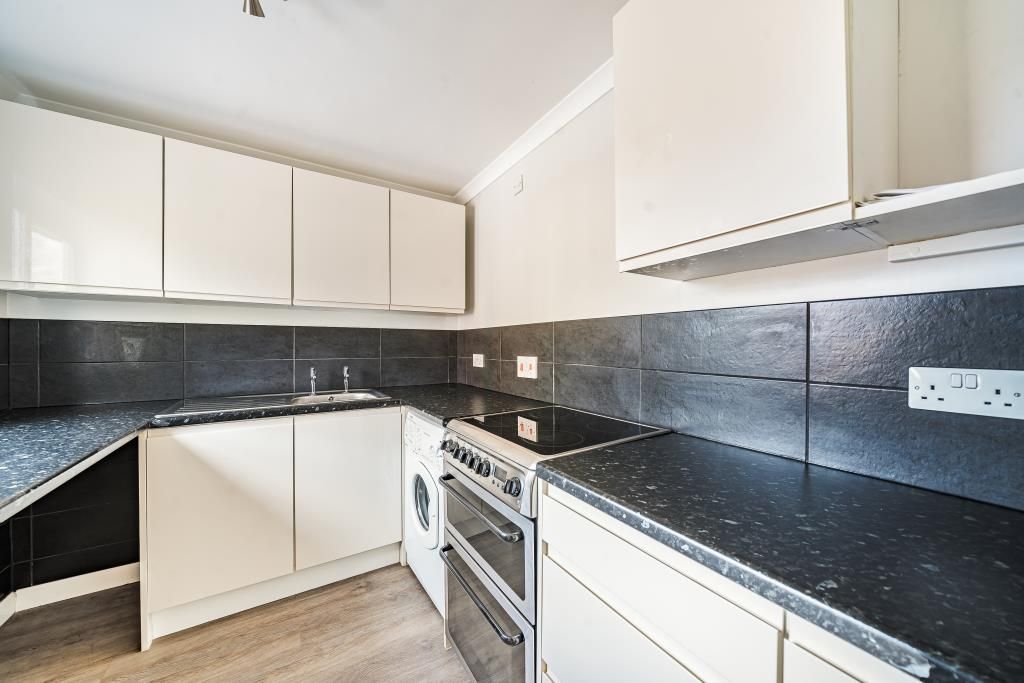 Property photo 3 of 10 Kitchen