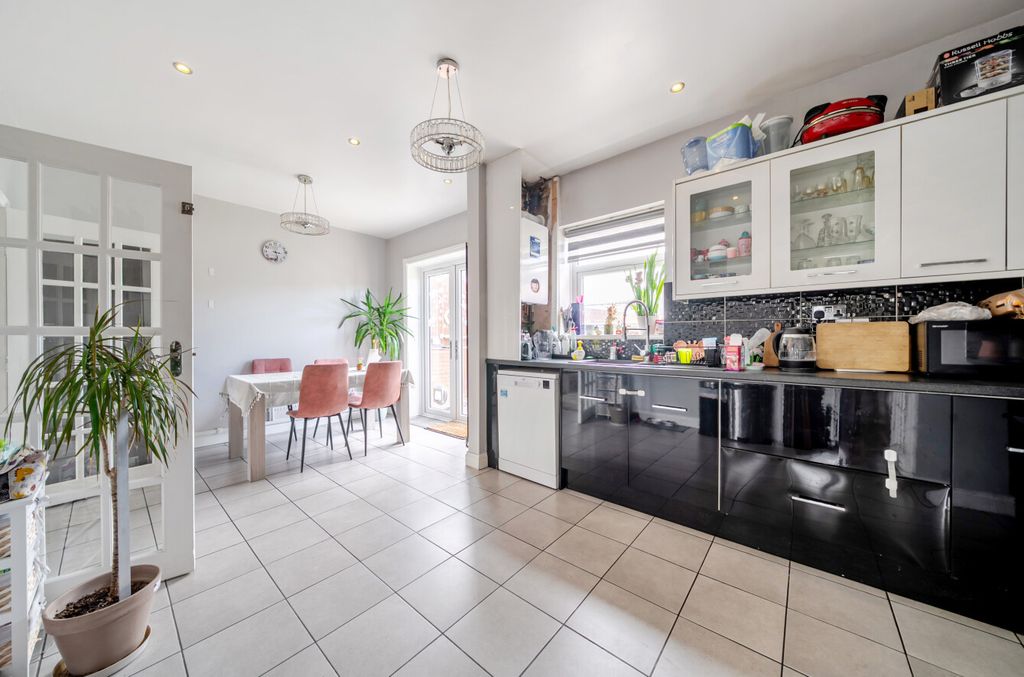 Property photo 2 of 18 1448779-11-69F227...