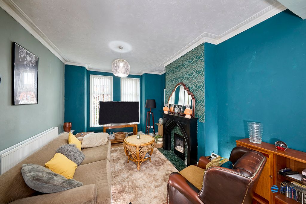 Property photo 2 of 18 Lounge