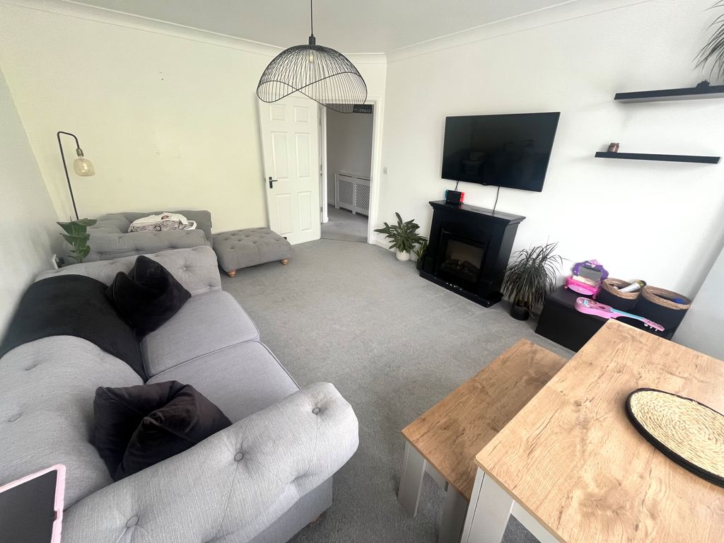 Property photo 3 of 10 Lounge