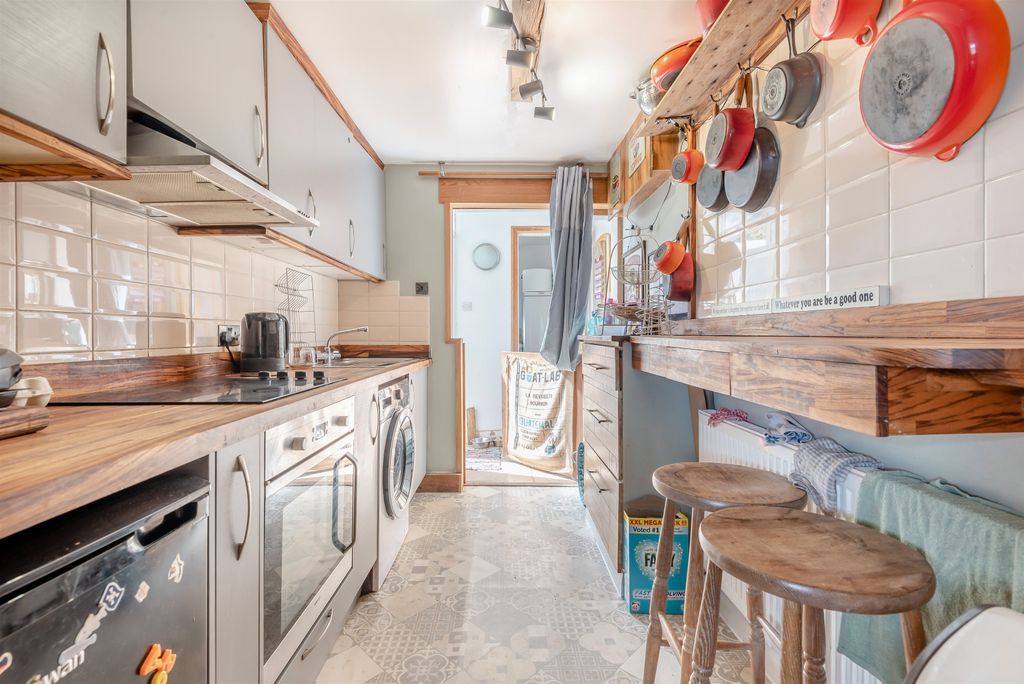 Property photo 3 of 25