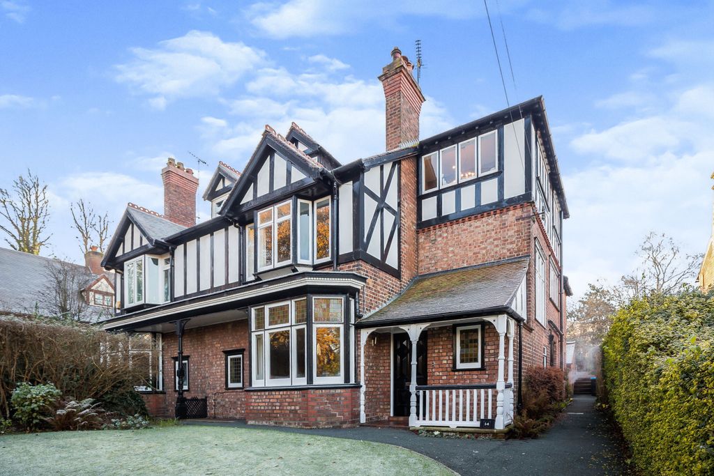 6 bed semi-detached house for sale Overton