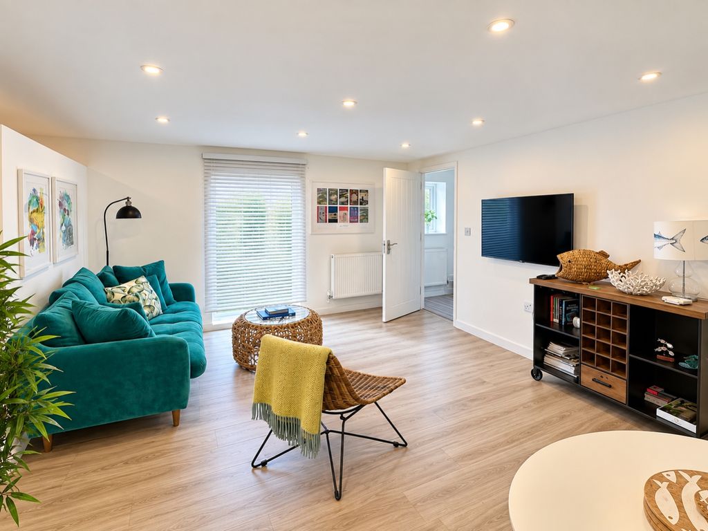Property photo 1 of 8 3