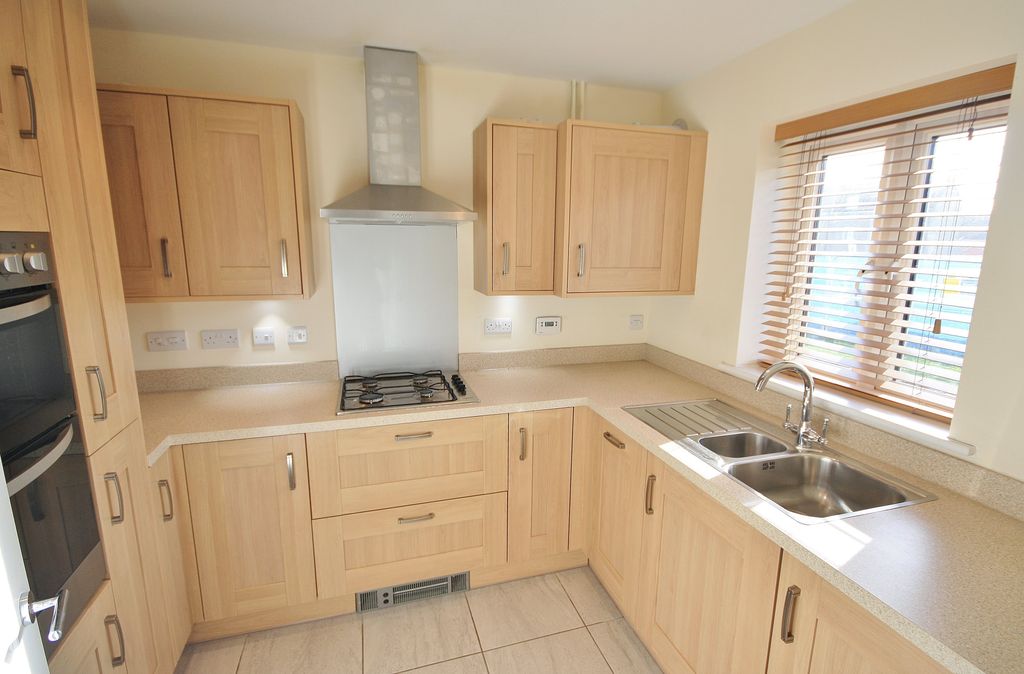 Property photo 2 of 8 Kitchen