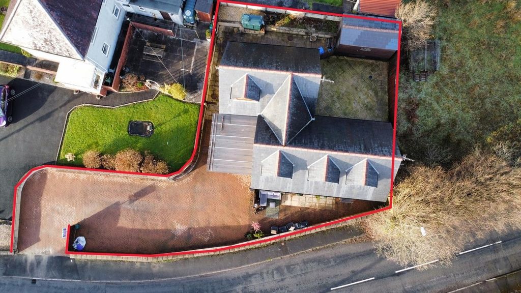 Property photo 2 of 34