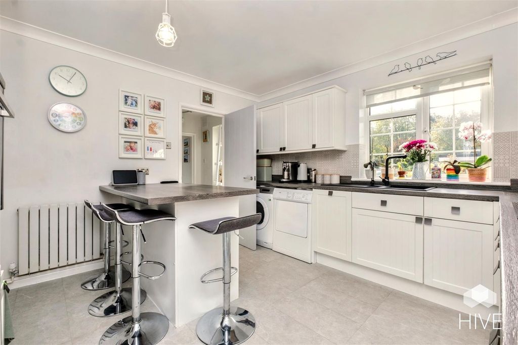 Property photo 3 of 27