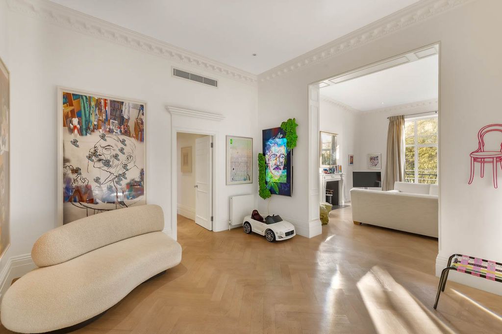 Property photo 1 of 9 Entrance Hall