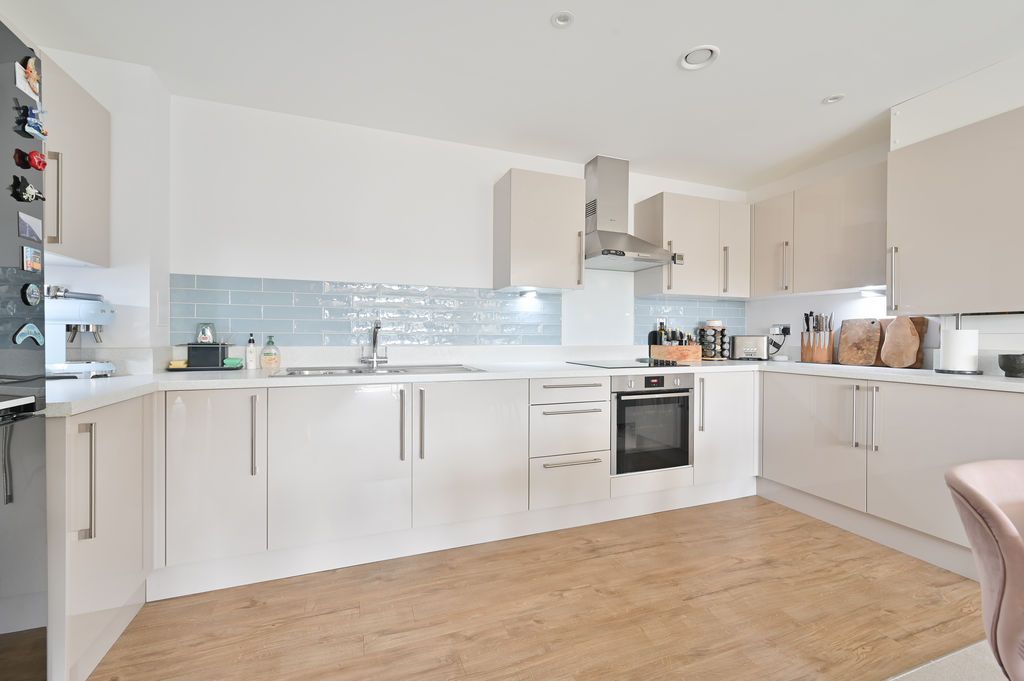Property photo 2 of 18 Kitchen