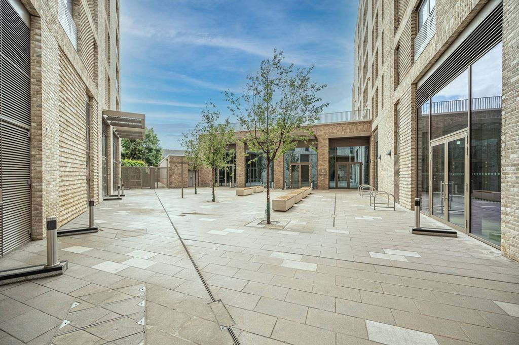 Property photo 3 of 21