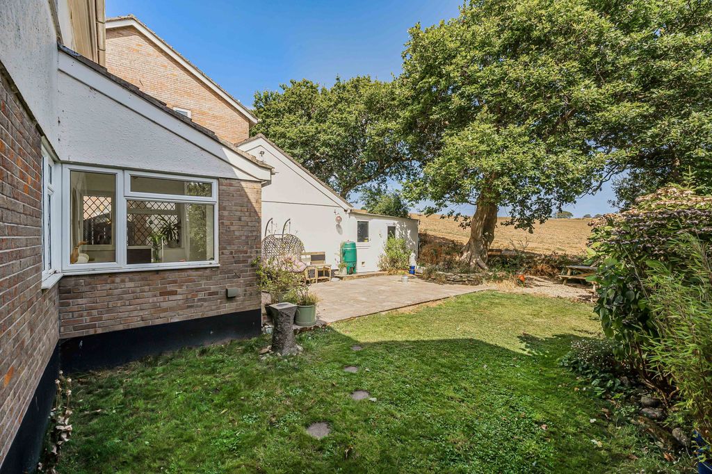 Property photo 2 of 26