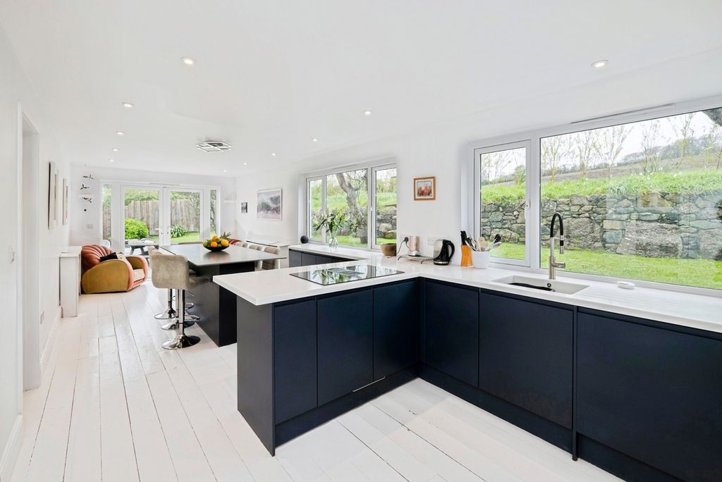 Property photo 3 of 18 Pbox-Img.Jpg