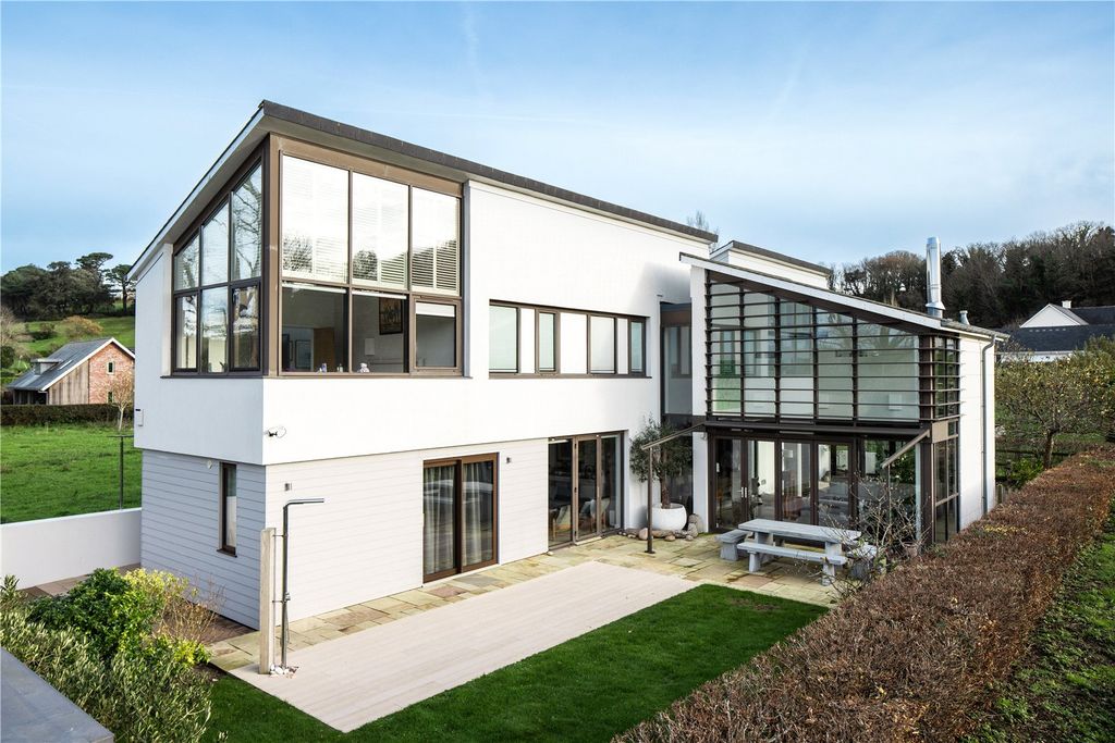 Property photo 1 of 17 Exterior