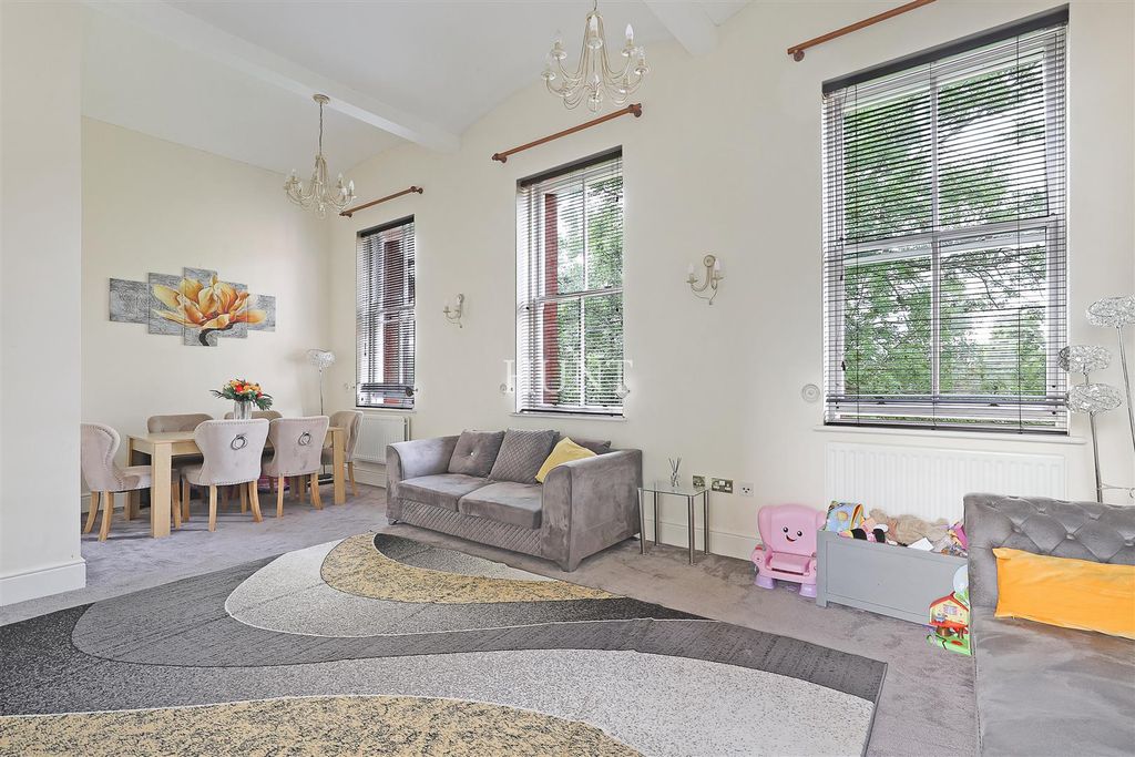 Property photo 2 of 34