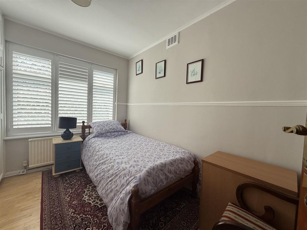 Property photo 3 of 13 Room 1