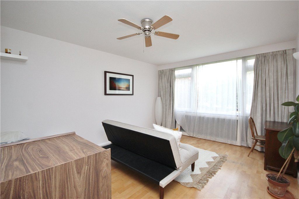 Property photo 3 of 8 Studio Room