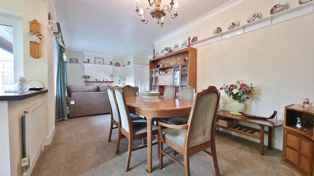 Property photo 3 of 20 Lounge/Diner