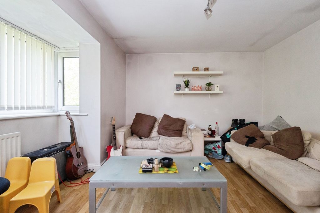 Property photo 2 of 12 Pbox-Img.Jpg