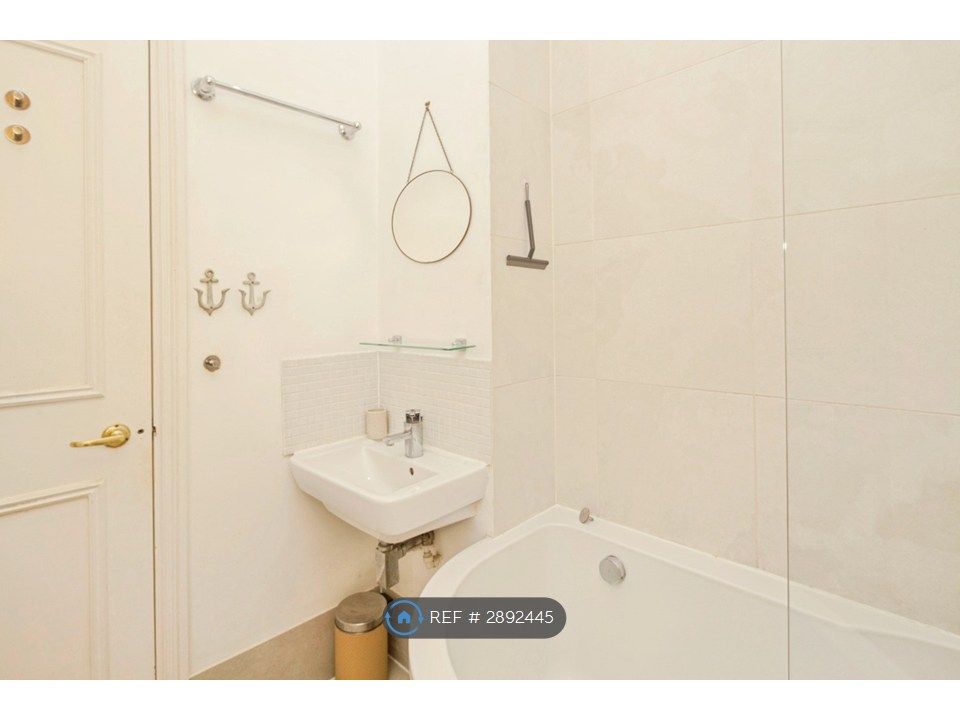 Property photo 3 of 10 Bathroom