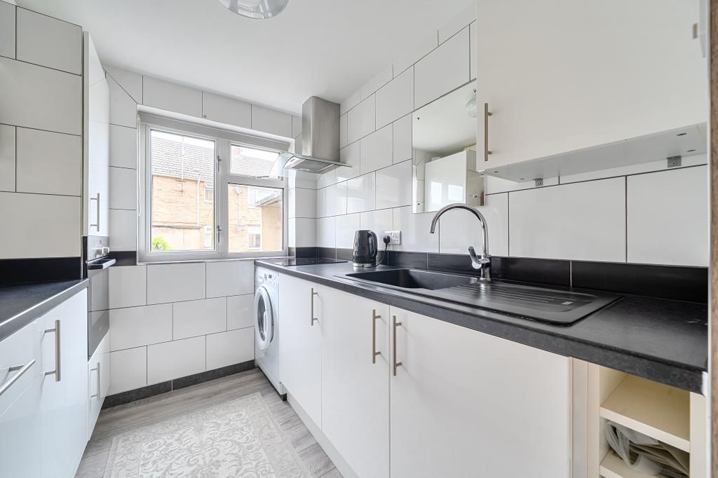 Property photo 3 of 17 Kitchen