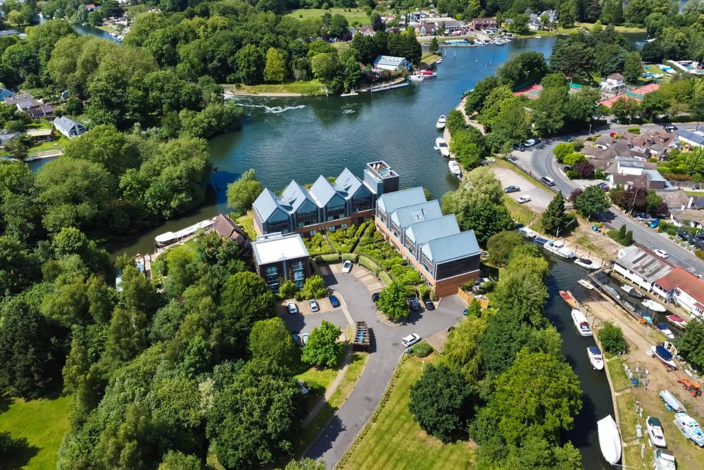 Property photo 1 of 10 Dunton House