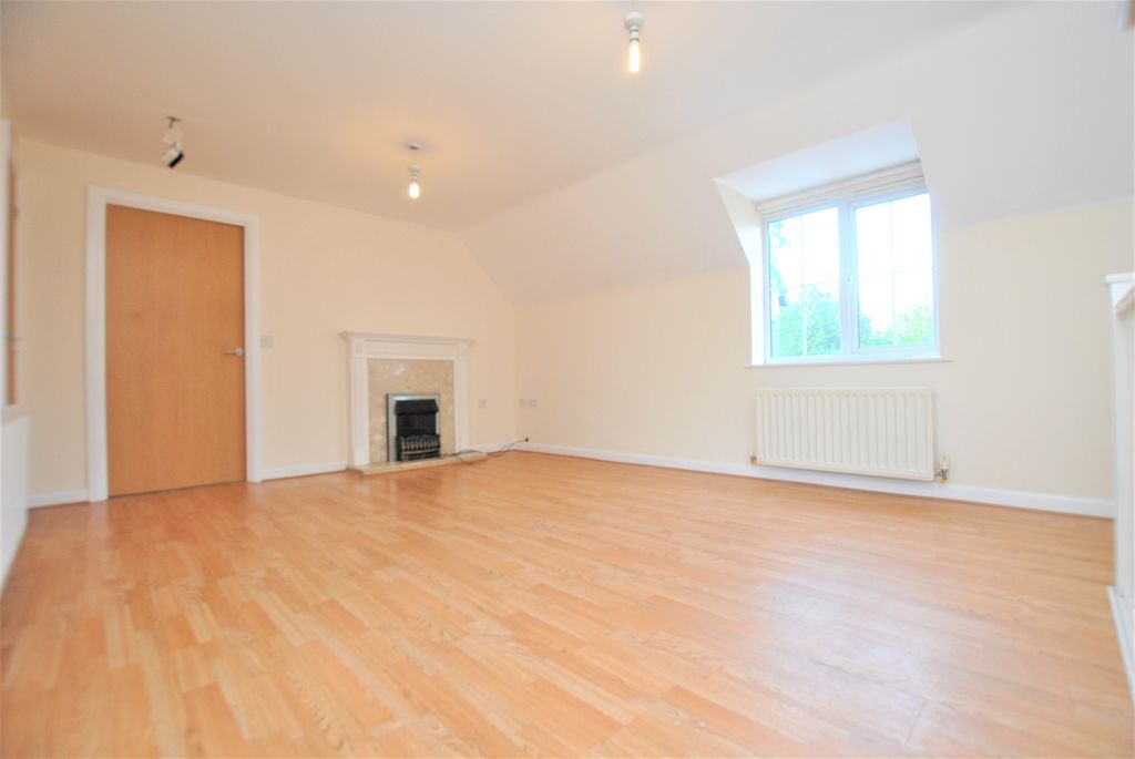 Property photo 3 of 9 Photo 02