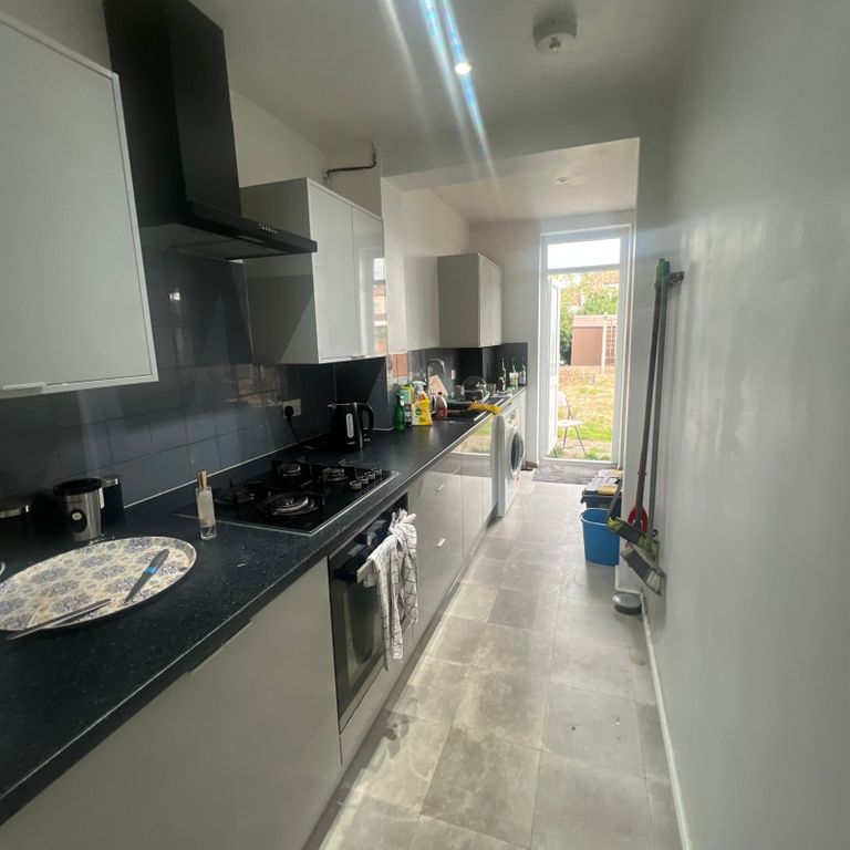 Property photo 2 of 9 166A5d1c-0c3F-4E56-8702-8Fd10F135494
