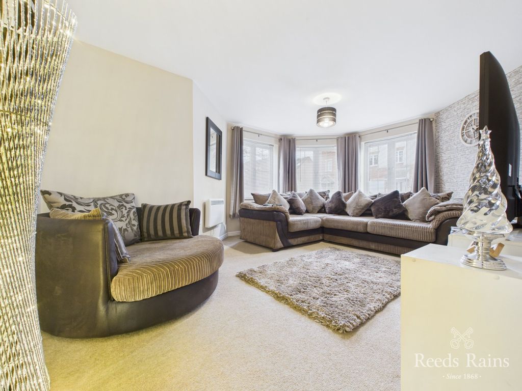 Property photo 2 of 21 Sitting Room