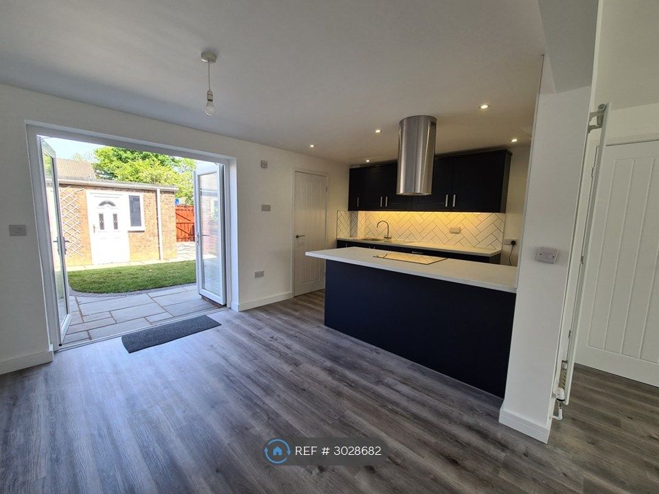 Property photo 2 of 12 Kitchen / Dining