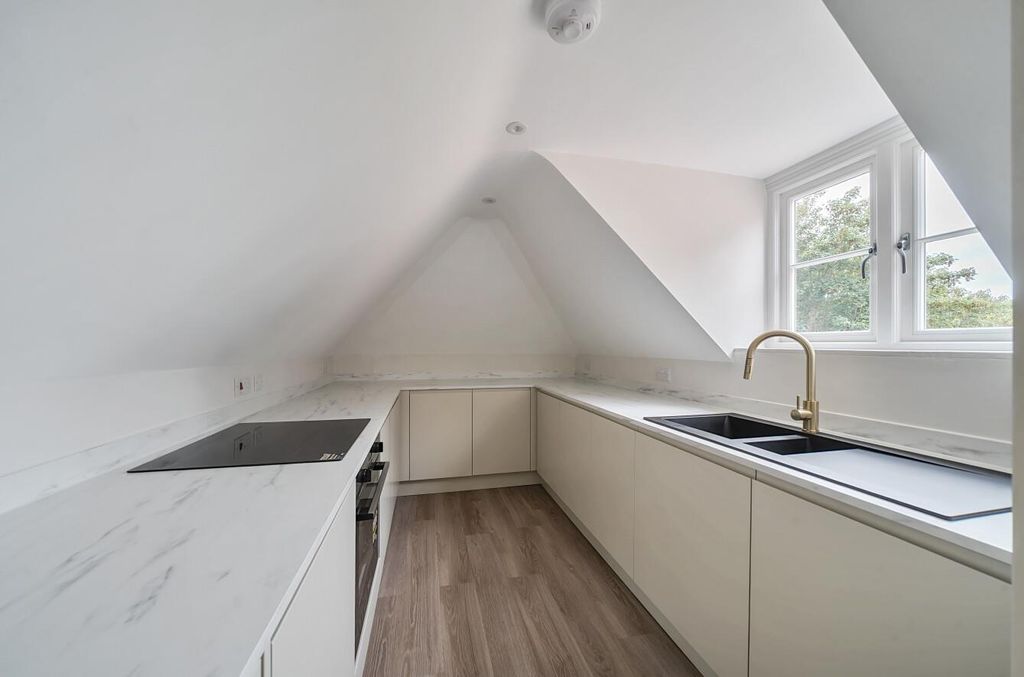 Property photo 3 of 9 Kitchen.Jpg