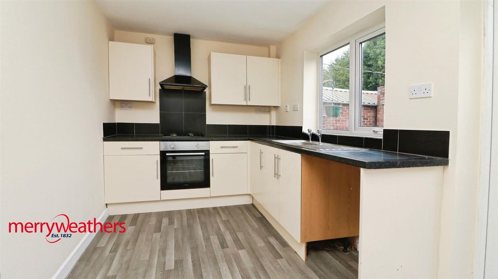 Property photo 3 of 12 Dining Kitchen