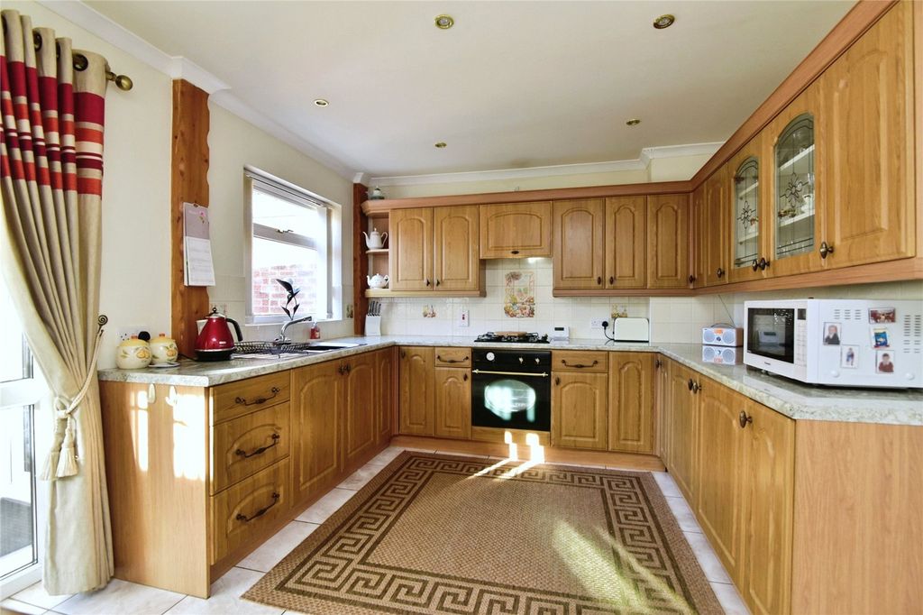 Property photo 3 of 21 Picture No. 11