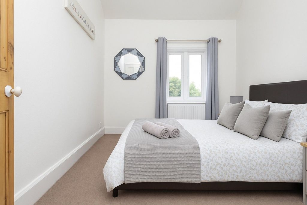 Property photo 3 of 6 Gallery