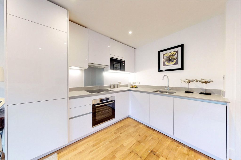 Property photo 2 of 9 Kitchen