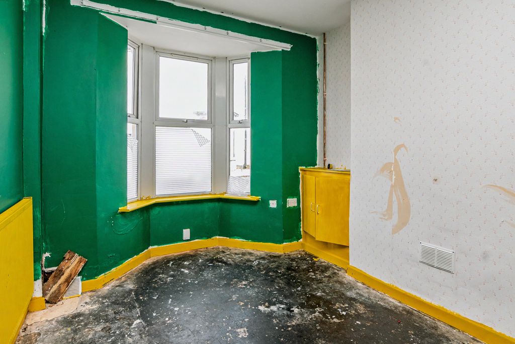 Property photo 2 of 16 11 Belmont Avenue, Blackpool, Lancashire, Fy1 4Be