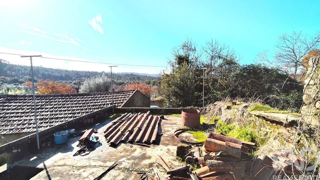 Property photo 2 of 40