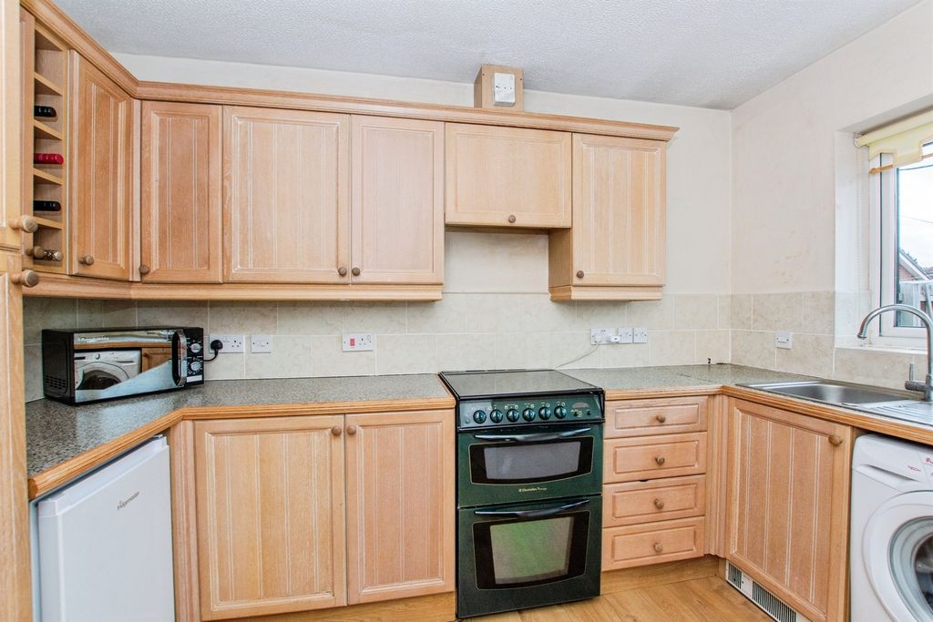 Property photo 2 of 20