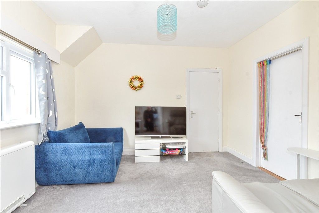 Property photo 2 of 8 Lounge