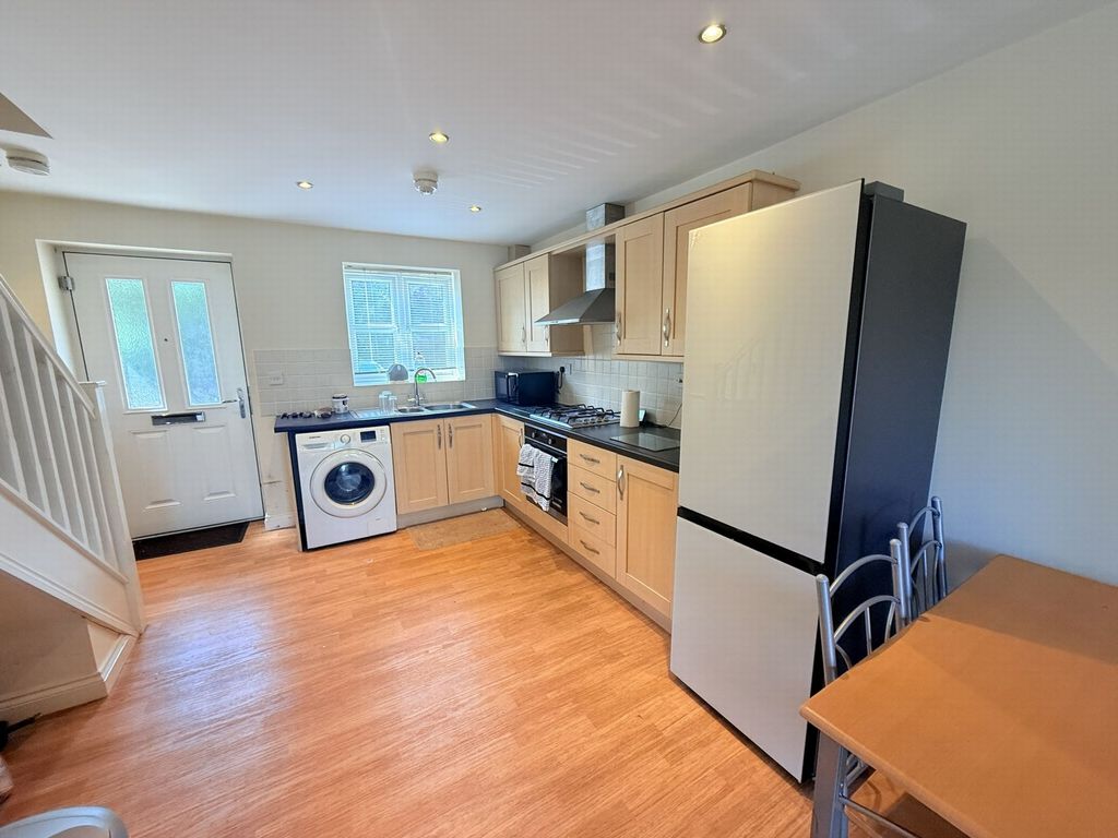 Property photo 2 of 8 Kitchen
