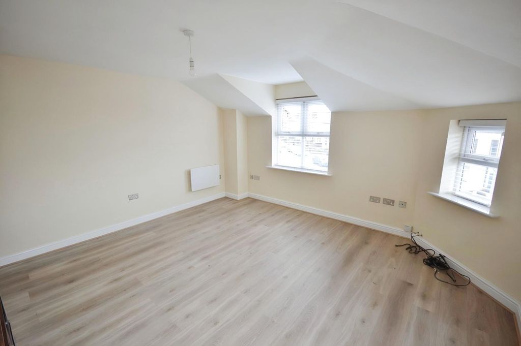 Property photo 2 of 15 21E0B85c-Hqigren25K-Vzbvclziq9A.Jpg