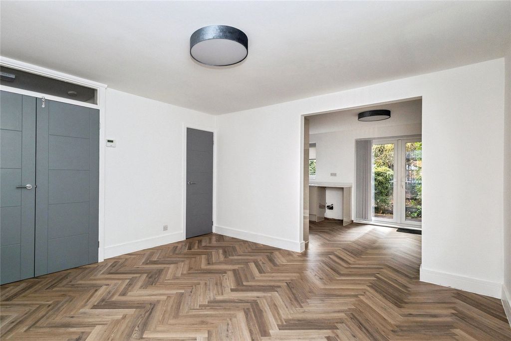 Property photo 2 of 16 Picture No. 14