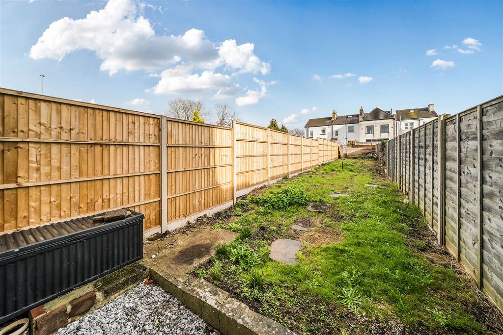 Property photo 3 of 12 Garden